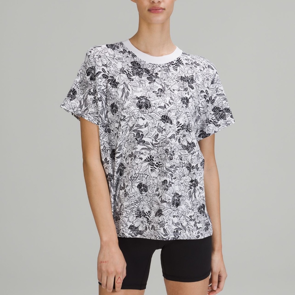 Lululemon All Yours Short Sleeve T-shirt
Size 10